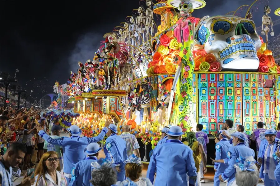 À propos des fournitures de mardi gras