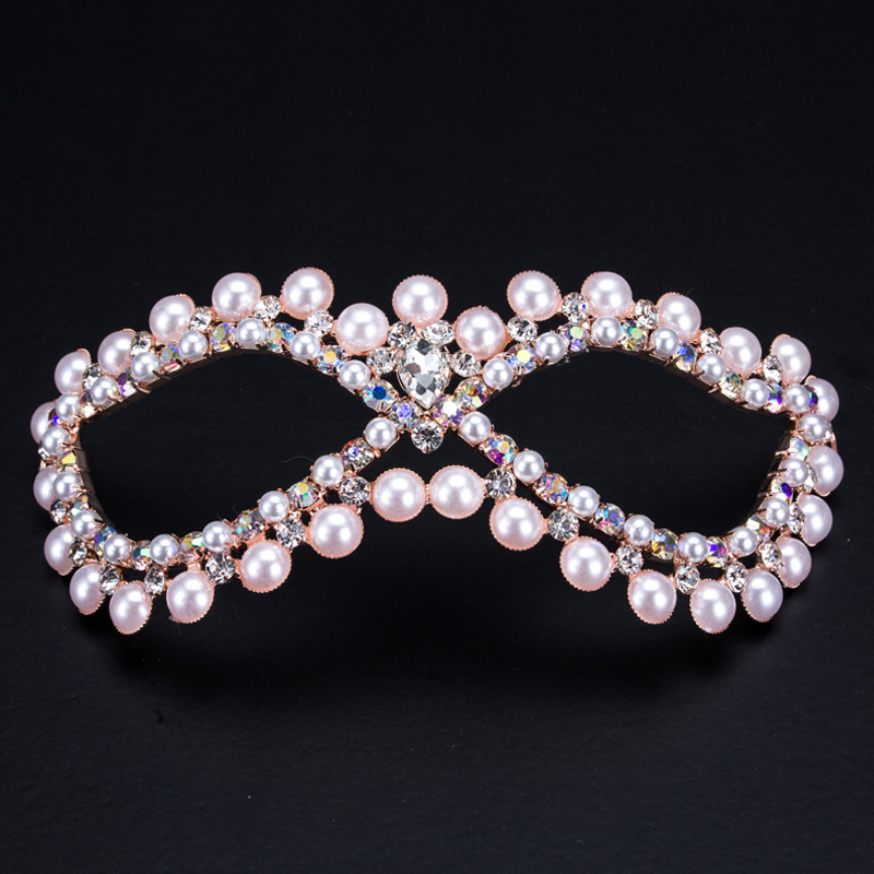 De quels matériaux sont faits les masques de fête ?