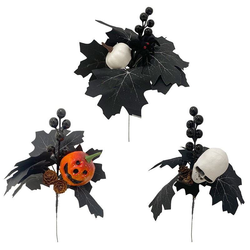 Décoration de maison d'Halloween avec décoration de citrouille de crâne de baies noires