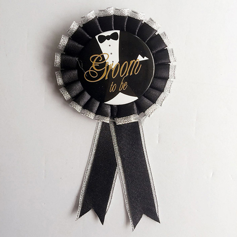 Être et le marié pour être des épingles de badge en étincelle