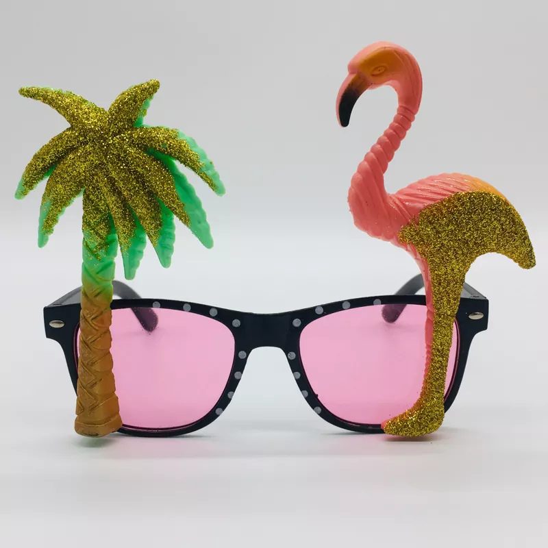 Lunettes de soleil de fête sur la plage