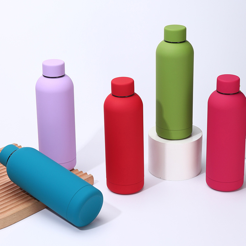 Bouteille d'eau colorée en acier inoxydable