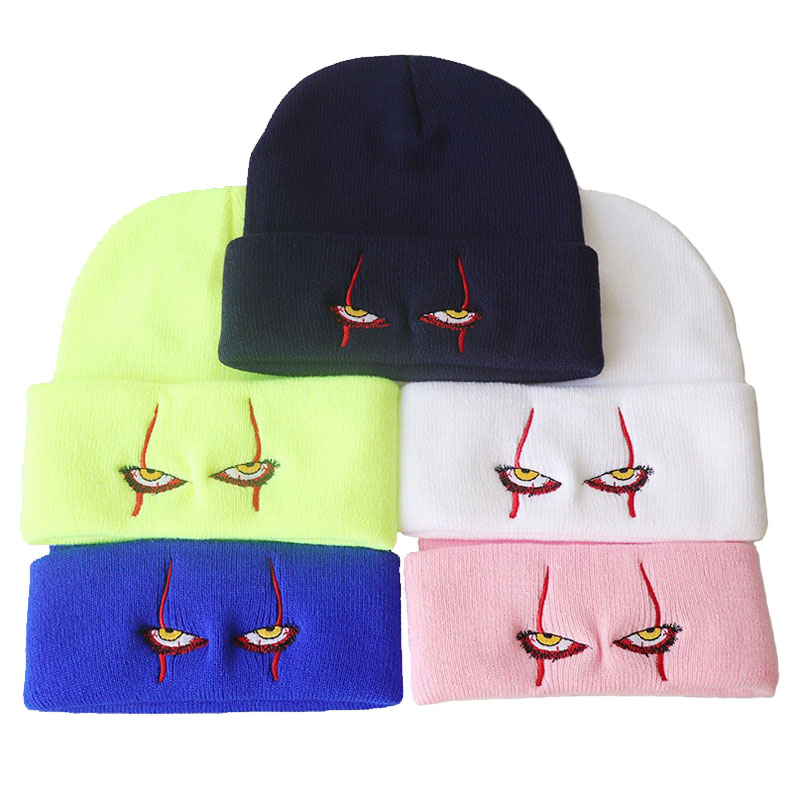 Broderie du chapeau d'hiver en laine