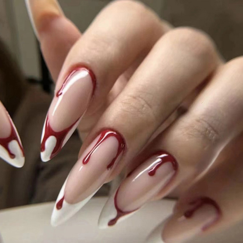 Halloween longue portant un patch à ongles