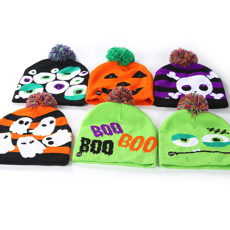 Chapeau tricoté à rayures d'Halloween