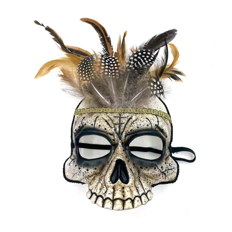 Masque effrayant d'Halloween en plumes indiennes