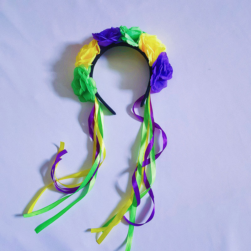 Fleurs artificielles vertes en jaune violet