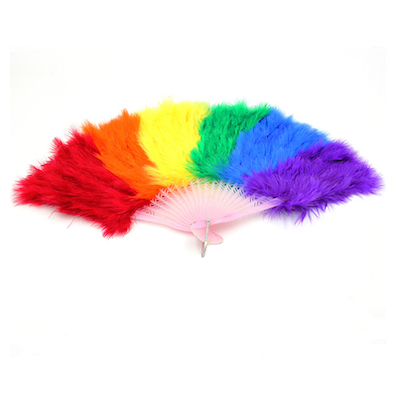 Éventails de plumes de main moelleuses colorées arc-en-ciel